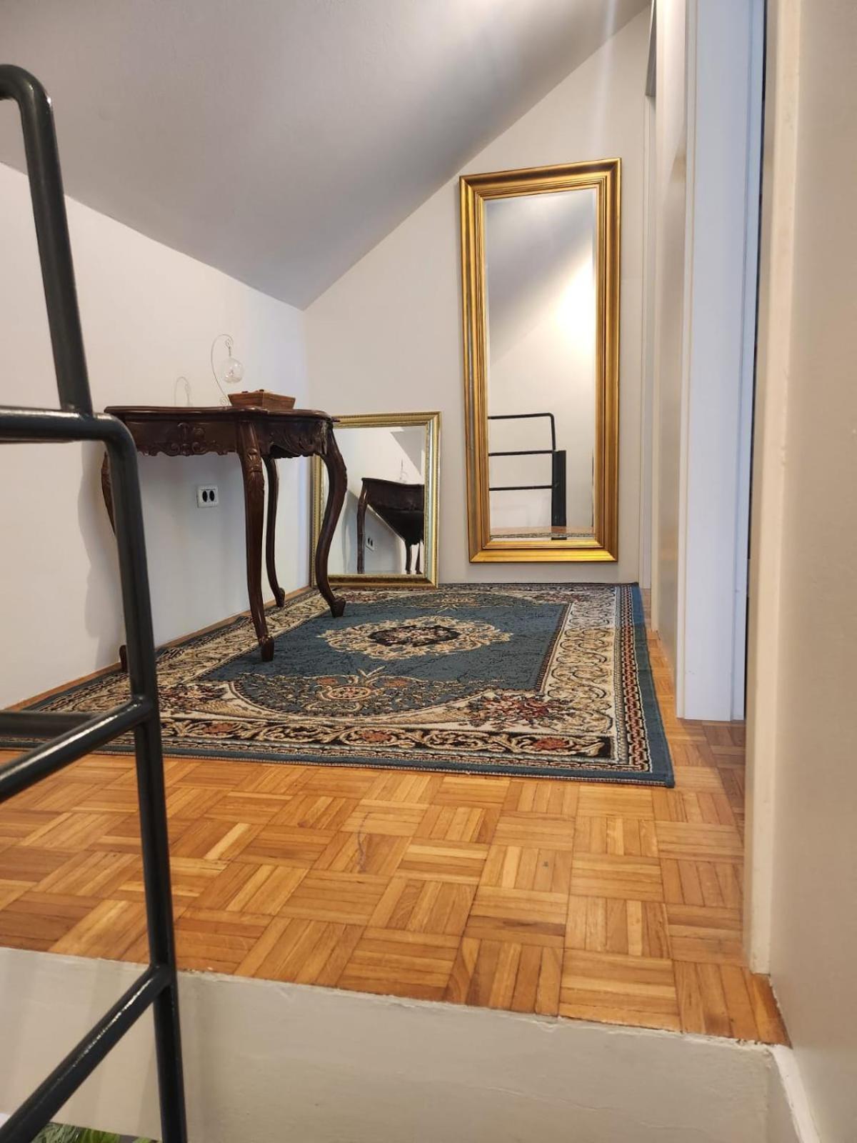 Apartamento Avrora House Free Parking In Old Town Liubliana Exterior foto